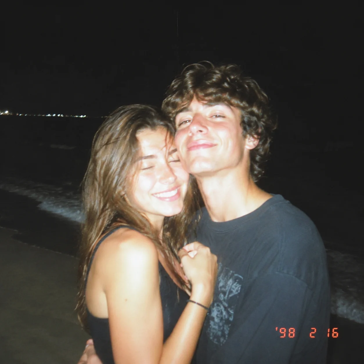 Low-light beach couple photo used as an AI kissing video from image input